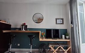 Beau studio avec balcon